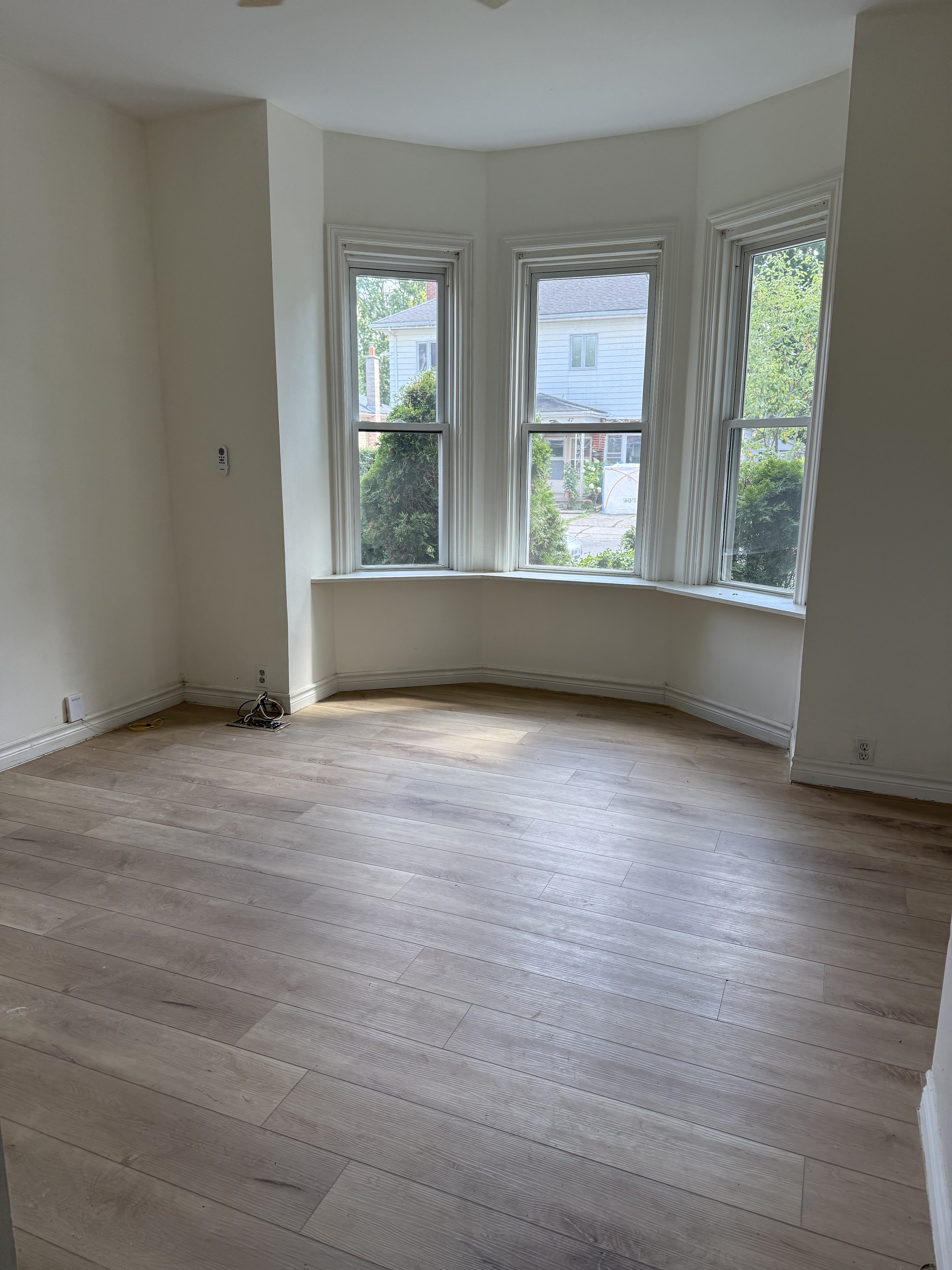 Spacious main floor living room - London Ontario apartment rental interior